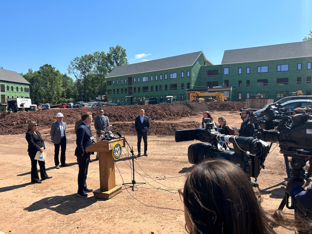 DakotaPartners_'s tweet photo. Yesterday, we were honored to host the @CTDeptHousing & @GovNedLamont at Cedar Pointe in Newington where the governor highlighted the progress the state has been making to build very important affordable housing #DakotaDevelopments #CreatingHousingThatMatters #affordablehousing https://t.co/MwCl9Om0qv