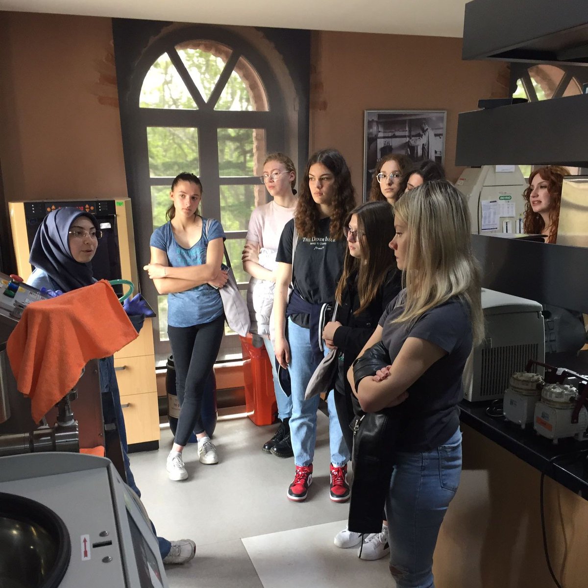 Exciting day at our institute! We had the pleasure of hosting students from Bjelovar Medical Faculty as part of the Erasmus program. They had a chance to closely observe our institute and our work. It was a wonderful opportunity to exchange knowledge and experiences.