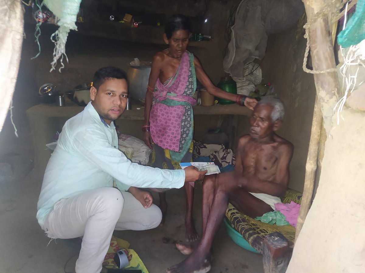 GangajalM's tweet photo. Helped the physically challenged people of our Rengali Panchayat by going door to door to provide their monthly pension through csc digipay banking service. @OdishaSpv 
@sanjaykrakesh 
@SwornaprabhaSi1 
@debayudha 
@CSCSPVSONEPUR1 https://t.co/aWdglijagk