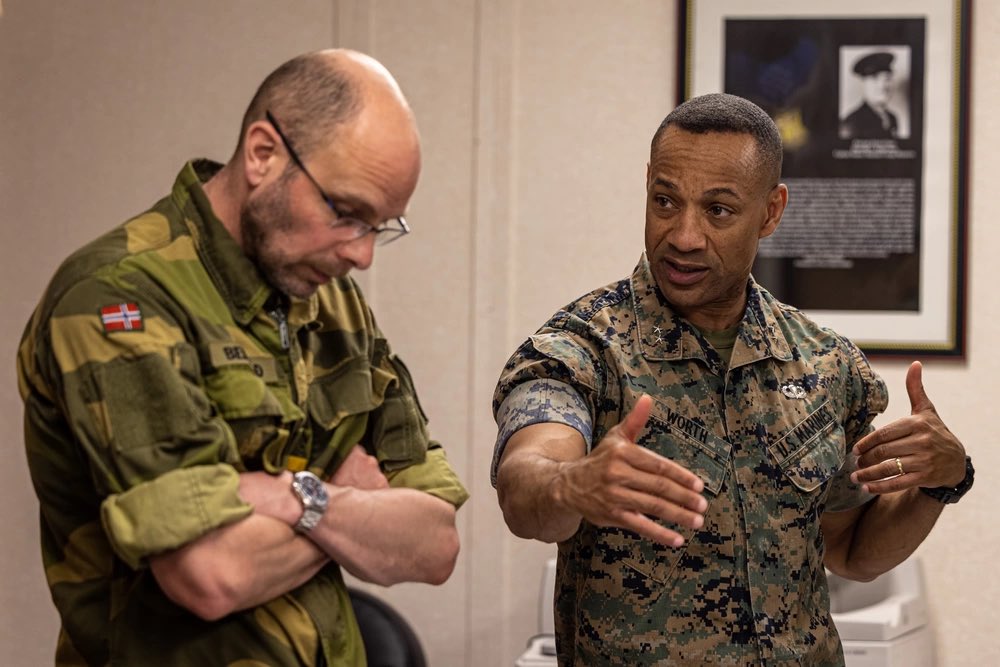 2dMarDiv's tweet photo. @USMC Maj. Gen. Calvert Worth Jr., the commanding general of 2d Marine Division, speaks to Brigardier Pal E. Berglund, a Norwegian Army commander, on Camp Lejeune, North Carolina. 
#alliesandpartners #followmedivision #USMC 
@iimefmarines @NATO https://t.co/jNmegdBEmu