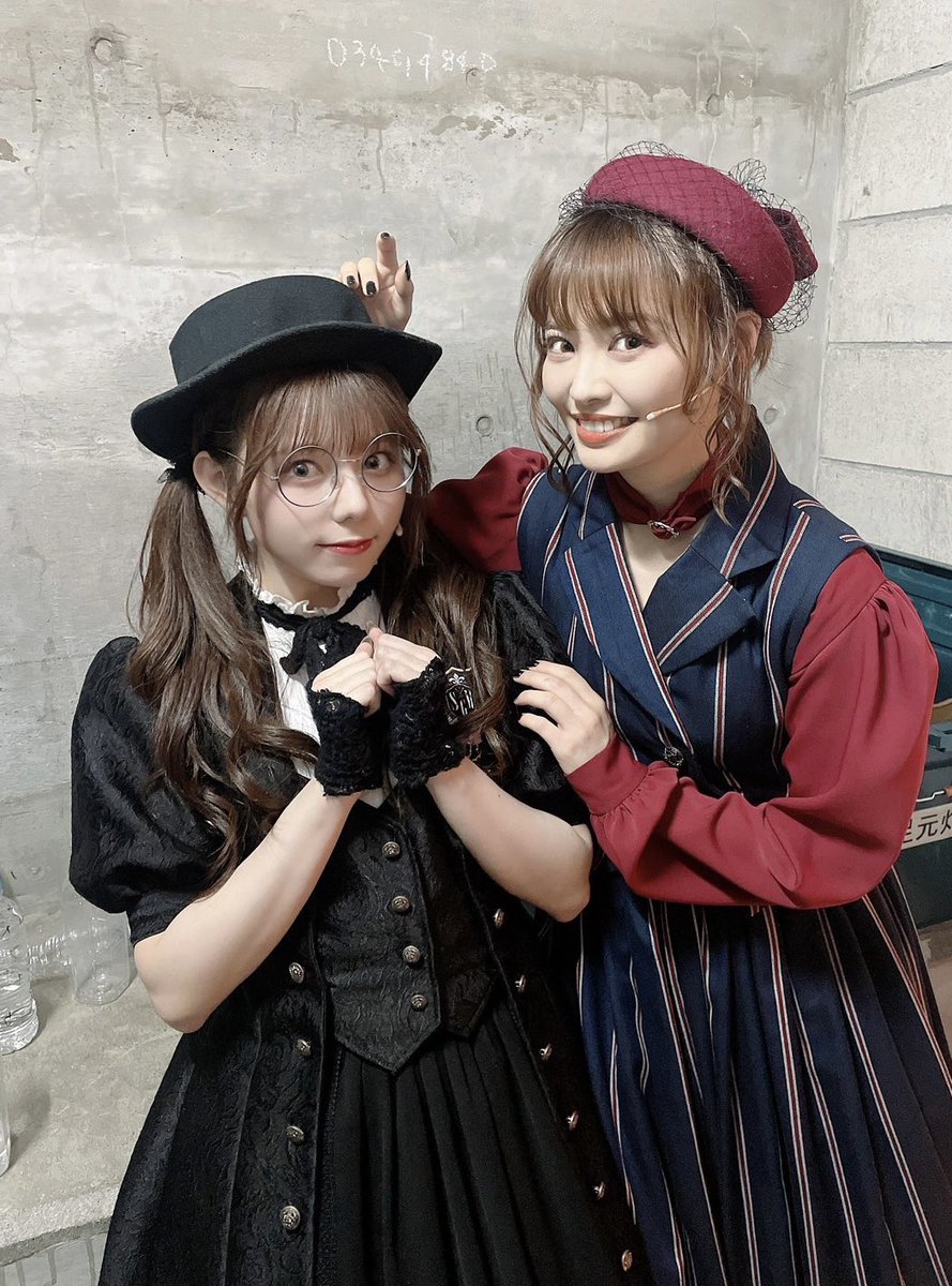 fujunbg_Agasa's tweet photo. メ、メグ先輩
ご機嫌いかが？

怯えてなんかいませんわよ

清く、正しく、美しく。
の伝統は守っていきます！！

 #若草式メグ
 #栗捨アガサ
 #x純文学少女歌劇団 https://t.co/choobwSkNV