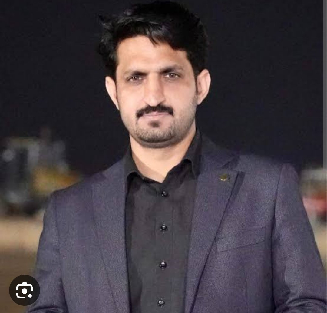 JUIAnswersBack's tweet photo. قائد جمعیت حضرت مولانا فضل الرحمان کے خلاف سوشل میڈیا پر حریم شاہ نامی خاتون کے اکاؤنٹ سے گالم گلوچ کی جارہی ہے۔جس کی حقیقت یہ ہے کہ یہ اکاؤنٹ پی ٹی آئی کا سوشل میڈیا دہشت گرد اظہر مشوانی چلا رہا ہے۔اظہر مشوانی اور اس کی پوری ٹیم جلد قانون کی گرفت میں آنے والی ہے۔
@MashwaniAzhar https://t.co/LywydasUJD
