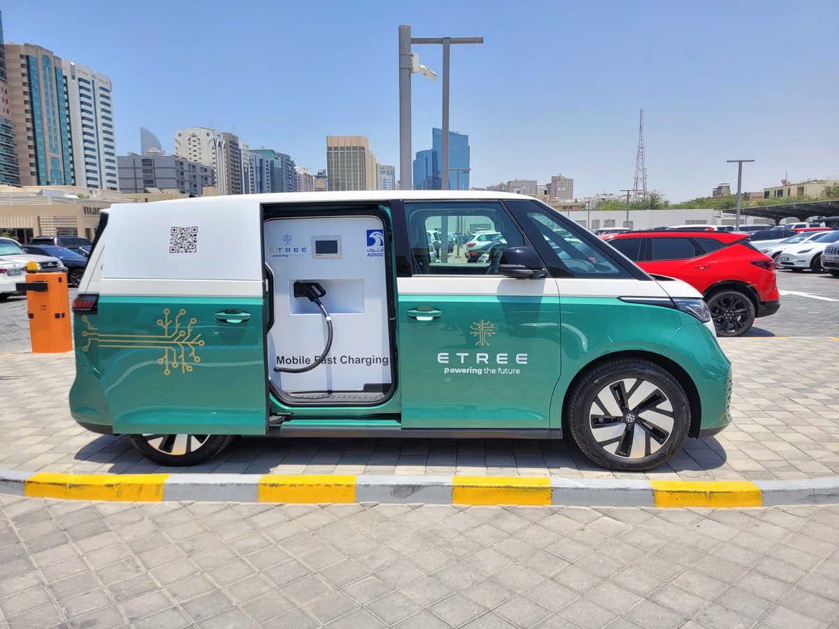 GermanEmbUAE's tweet photo. Our 🇩🇪 renewable mobility delegation last week at 🇦🇪 #UAEClimateTech discussing sustainable trans-vroom-mation 😉 https://t.co/qvgFdwhzi7