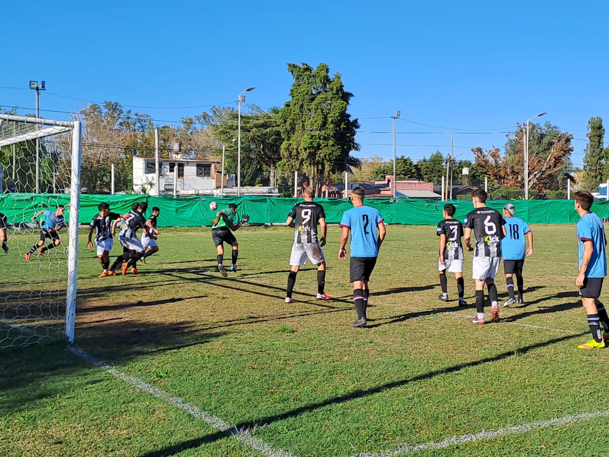 SABADOGOL's tweet photo. #TerceraB
Gol de Fenix.
⏳️54'
@FENIXPRENSA1 4️⃣ @clubuaiurquiza 0️⃣ https://t.co/LqqowHOS8d
