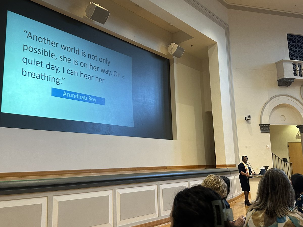 HerbstKralovetz's tweet photo. 💫 Enlightening & impactful keynote address from the amazing Dr. @RBoyntonJarrett on structural racism at our #WIMS spring dinner ending with actionable advice on community-based participatory research @uazmedphx 💫#NeedHerScience #WomenInMedicine https://t.co/5iq50BzFKN