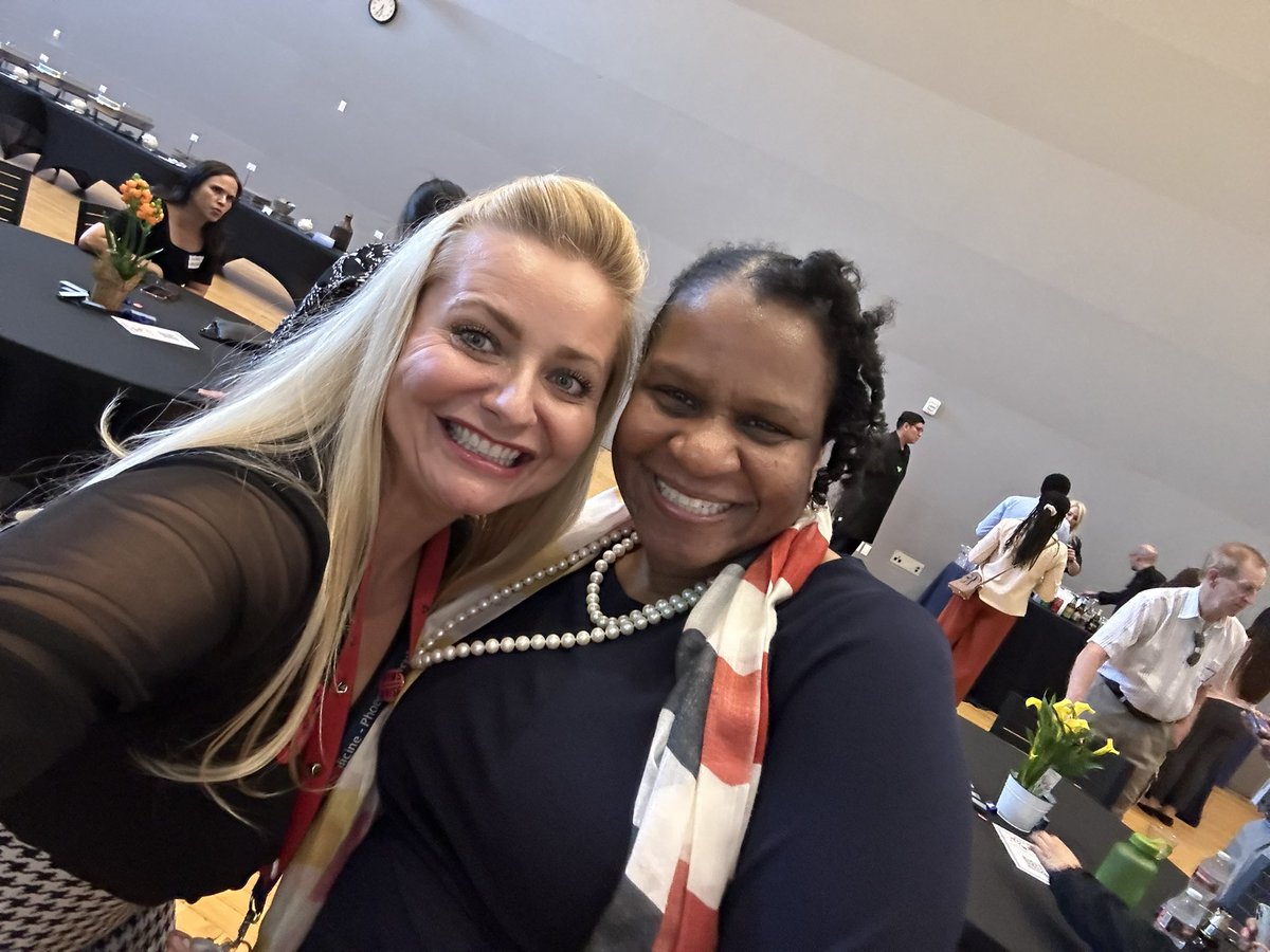 HerbstKralovetz's tweet photo. 💫 Enlightening & impactful keynote address from the amazing Dr. @RBoyntonJarrett on structural racism at our #WIMS spring dinner ending with actionable advice on community-based participatory research @uazmedphx 💫#NeedHerScience #WomenInMedicine https://t.co/5iq50BzFKN