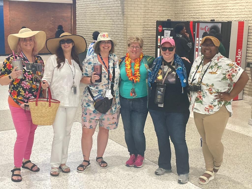 BIParentEngage's tweet photo. #WeekTwo #TigerTeacherAppreciation🐅
#HawaiianShirt 🌺👕
#TackyTourist📷🩳🕶👟
@BradwellTigers @BradwellMedia https://t.co/iuRCjrWdaI