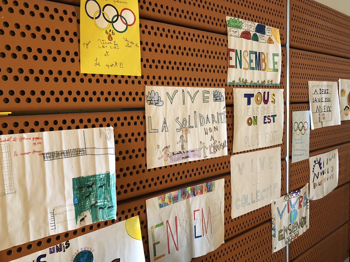 CamusPrincipal's tweet photo. Les CM2 de l’école Plaine d’Argenson et les 6e6 du collège, ensembles pour conclure le projet 🧶 centré sur l’élève citoyen, collaborer et valeurs de l’olympisme @G24acpoitiers 🙏🙏aux collègues, énergie, engagement, plaisir Les élèves ont été Top !@DSDEN79 @acpoitiers https://t.co/U5cq7sih0e