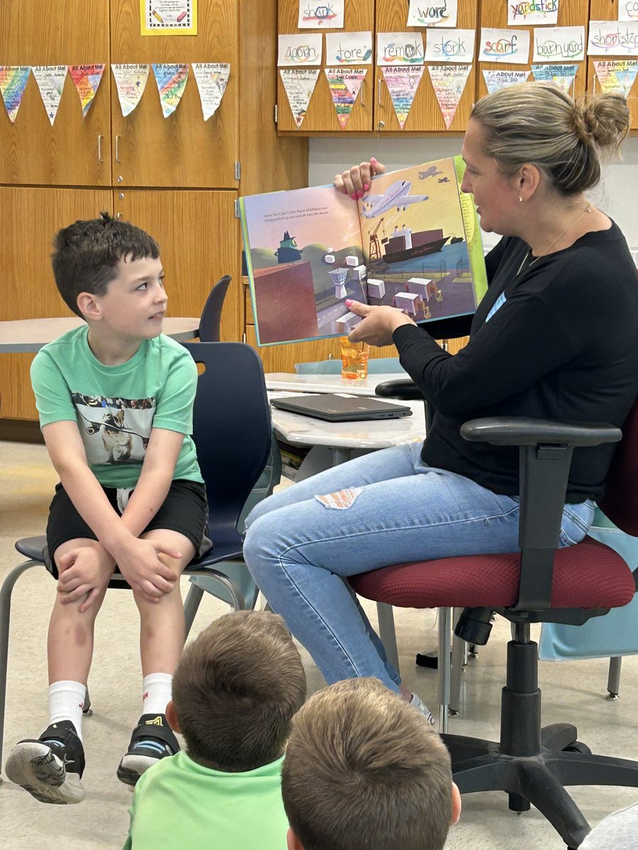 ScennaRebecca's tweet photo. Thank you Mrs. Fleming for sharing The Great Lollipop Caper by Dan Krall. Wonderful story, important message to always be yourself and fabulous illustrations! 2SC loved this book! @MrsWyland_HHS @LPS_Fennessy  @CPerrySTEM  @superkvogel https://t.co/R8bbOKDbgO