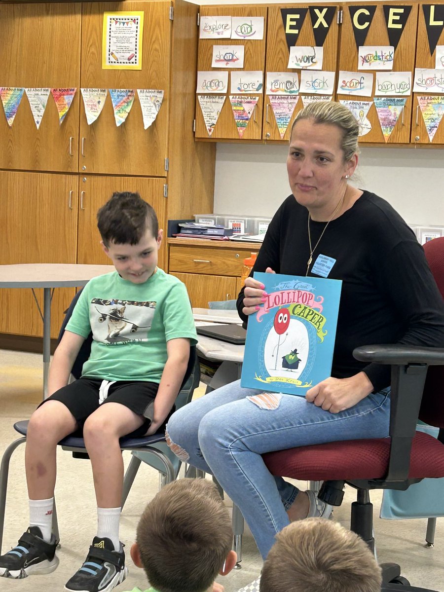 ScennaRebecca's tweet photo. Thank you Mrs. Fleming for sharing The Great Lollipop Caper by Dan Krall. Wonderful story, important message to always be yourself and fabulous illustrations! 2SC loved this book! @MrsWyland_HHS @LPS_Fennessy  @CPerrySTEM  @superkvogel https://t.co/R8bbOKDbgO