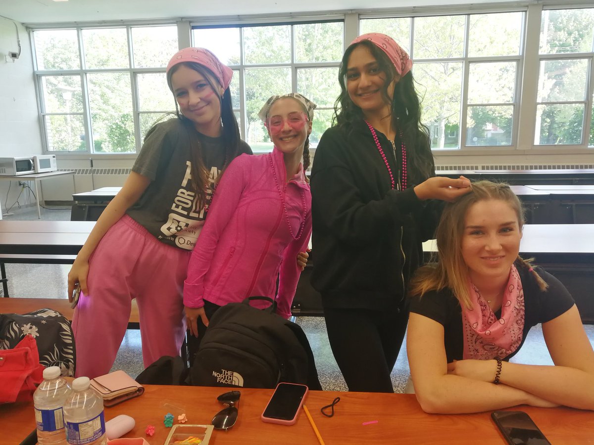 LDSS Beavers are getting ready for a great day! Mother Nature blessed us with great weather, and these smiling faces are warming things up. We have a goal of $25,000. Drop by today and donate. #Relayforlife <a href="/LordDorchester/">Lord Dorchester SS</a>
