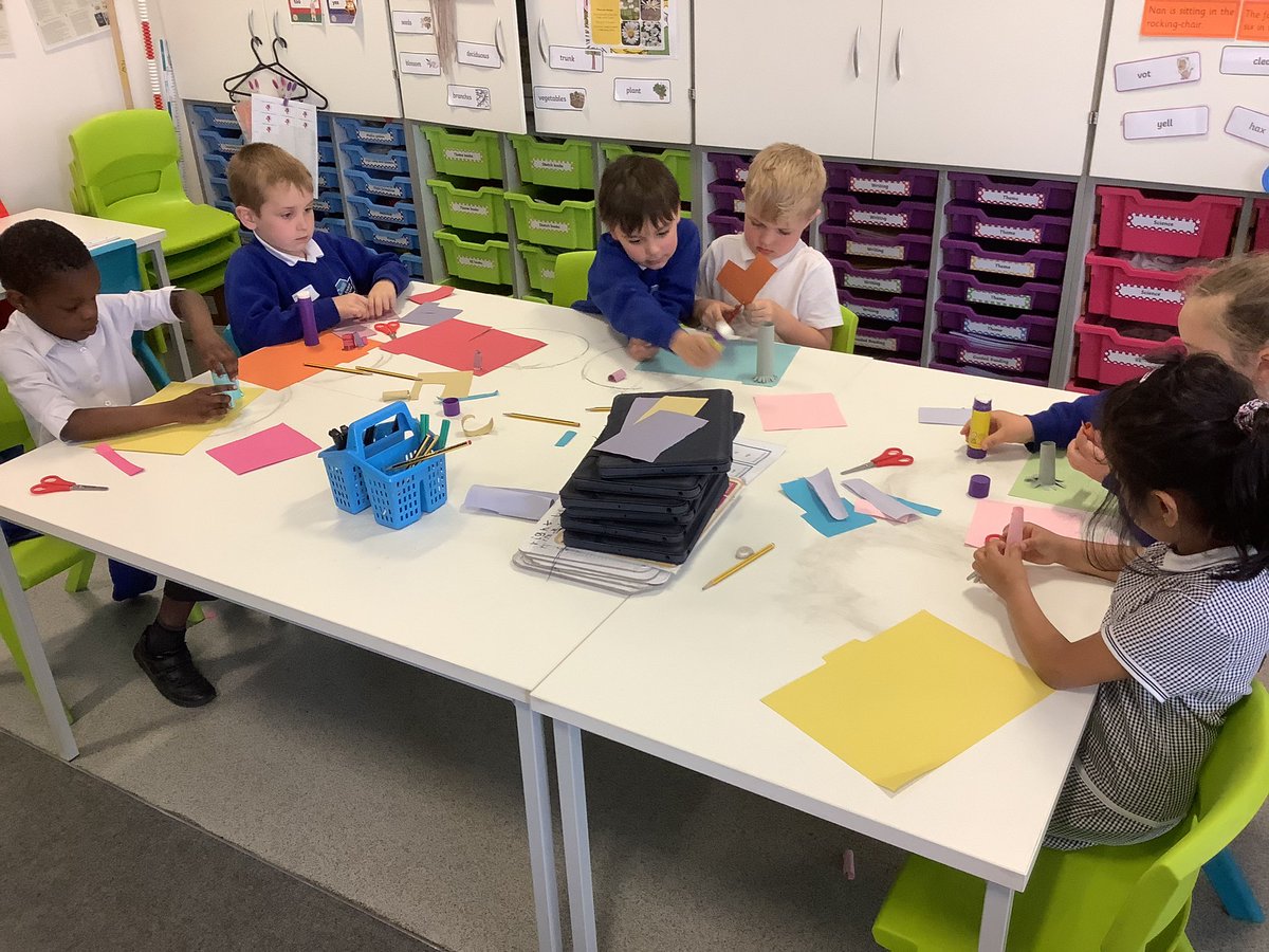OABroadoak's tweet image. This afternoon in art 1LW have been looking at the Swiss sculpture Alberto Giacometti. We have been practising our rolling and cutting skills to make our own paper sculptures using a range of different coloured paper. #sizes #shapes #roll #cut #Y1