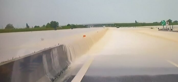 Si può sbraitare in prima serata che la forza di gravità non esiste, ci si può convincere che Newton sia un bugiardo prezzolato dai produttori di paracadute e montacarichi, però poi quando si scivola sulle scale la scienza e la realtà presentano il conto.