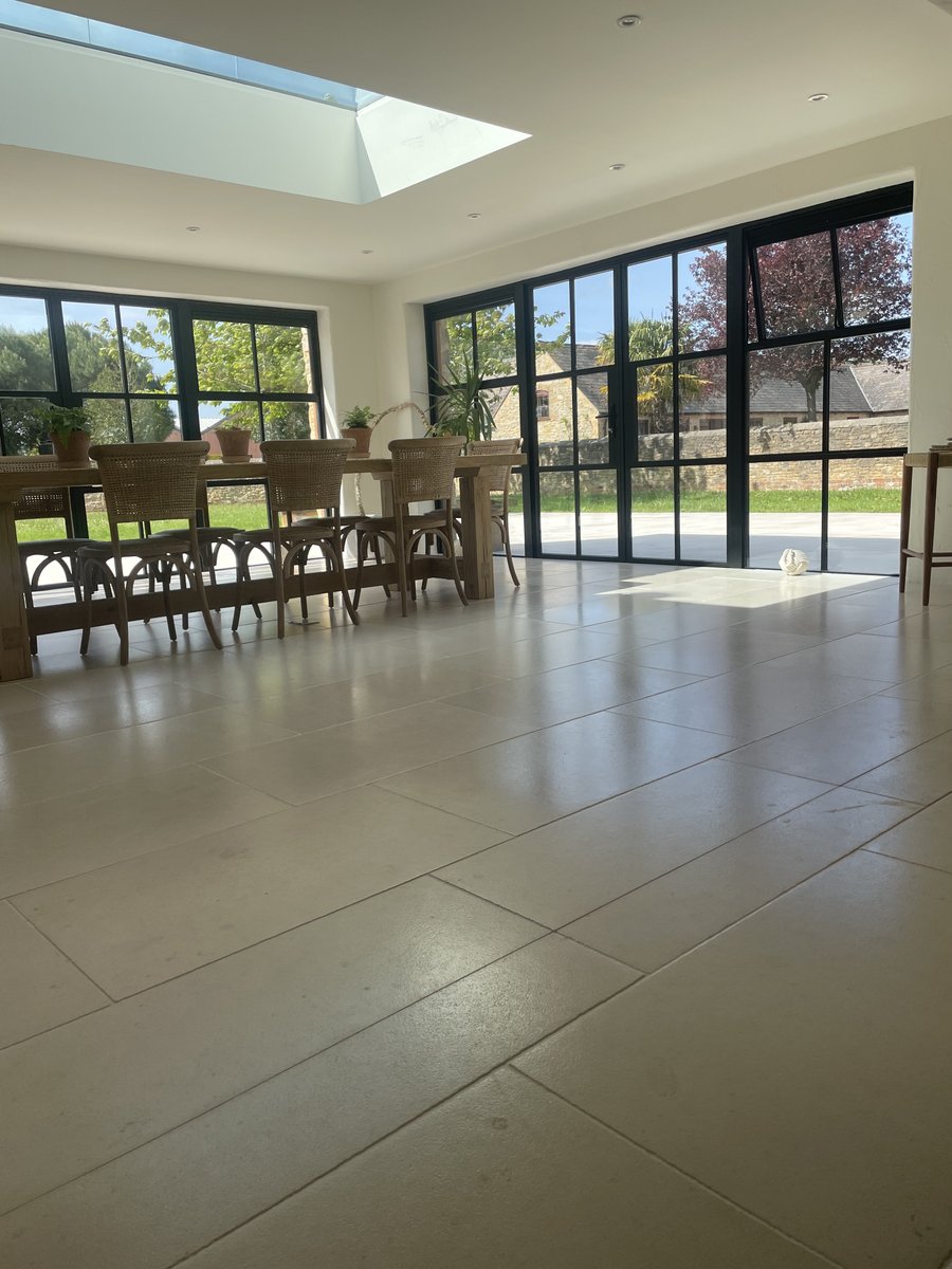 This week we had the pleasure of seeing our Moleanos #interior #limestone in situ. We think it looks breath-taking! 

You can find out more about our interior #natural #stone here stoneworld.co.uk/interior-stone…