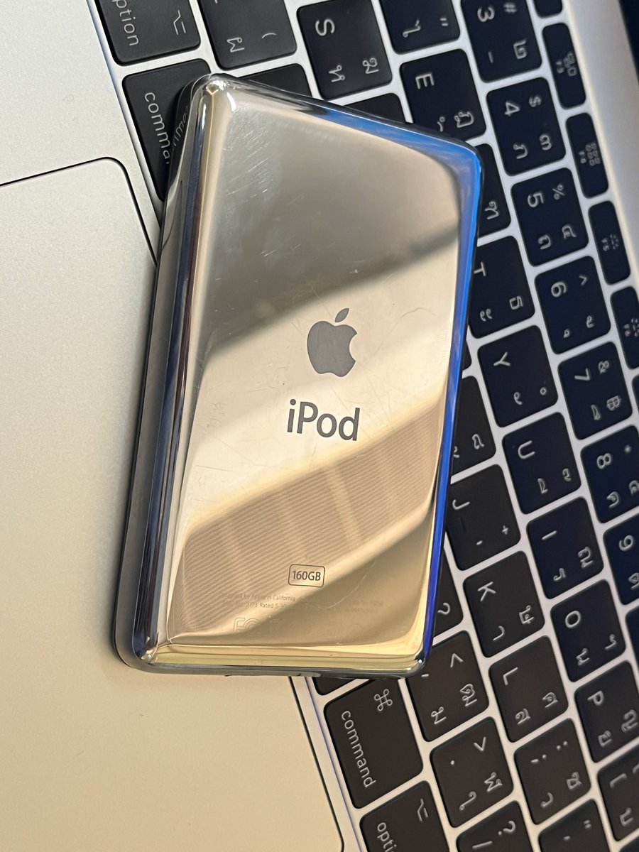 ArChaiwat1993's tweet photo.  iPod classic gen7 ความจุ 160GB เครื่องสวยรุ่นสุดท้ายที่Apple เลิกผลิต📌
สแกนฮาร์ดดิสก์เขียวทั้งลูก ￼
1.แบตเปลี่ยนใหม่ 

*ตำหนิ จอเป็น Dead Pixels 1เส้นไม่มีผลกับการฟังเพลง

ขายในราคา 3900 บาท รวมส่ง🚚🚚🎁  #iPod #Apple #ไอโฟน https://t.co/AtKuvn1lpd