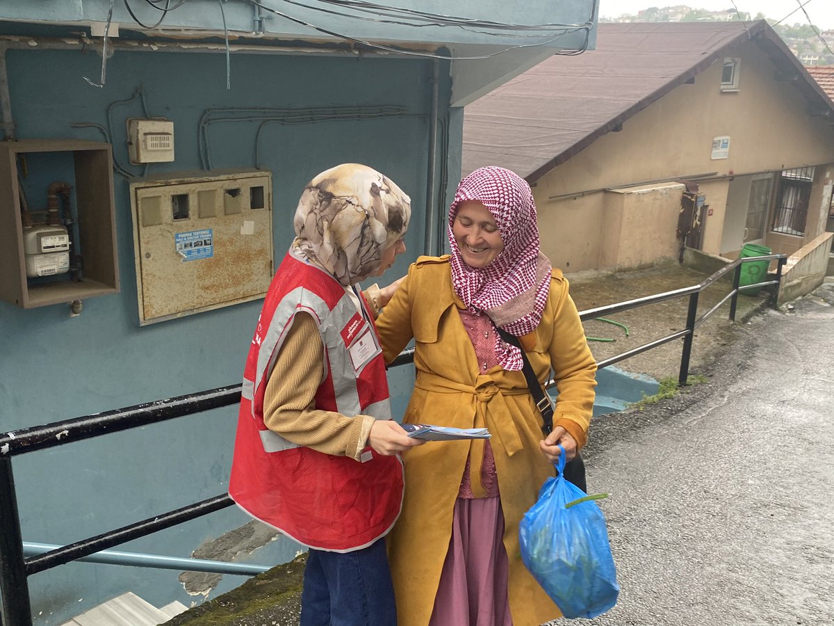 avsevgikilic's tweet photo. Hakaret etme çabasında olan arkadaşlar “Sevgi neredesin?” diye sormuşlar. Burdayım; her gün olduğu gibi sokakta, vatandaşımızın yanındayım.

Haydi Türkiye söz sende! Tüm vatanseverler sandığa, Oylar Kemal Kılıçdaroğlu’na! #KararVer 

📍Beykoz https://t.co/tcpkYYECaz