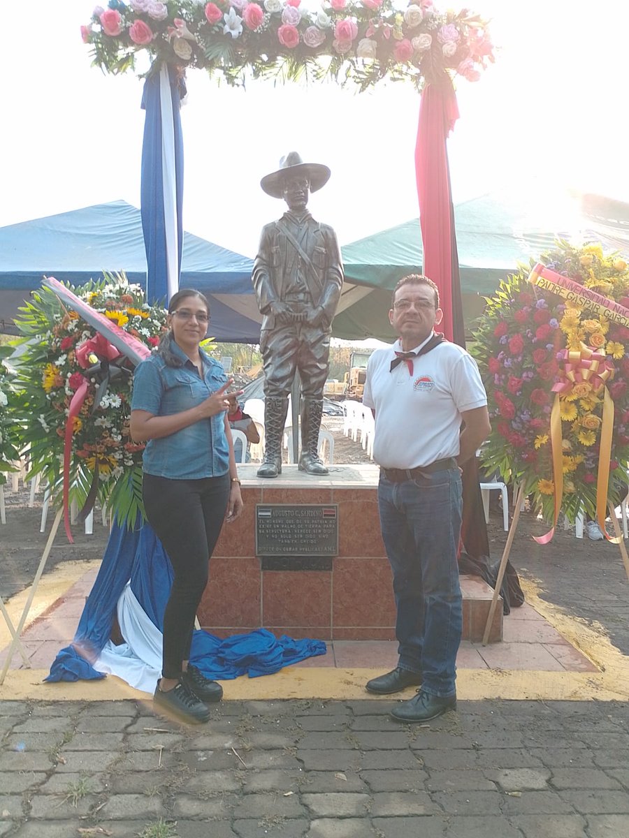 Orgullosa de ser Sandinista ✊❤🖤
#UnidosEnVictorias Seguimos defendiendo nuestra Soberanía
Desde León Conmemoramos el 128 Aniversario del Natalicio del General de Hombres y mujeres libres 
¡Viva Sandino! 
#SandinoLuzYVerdad 
<a href="/FloryCantoX/">Flor y Canto 🇳🇮</a>