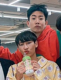 offgunie_babii's tweet photo. PARENTS! 🥺💚🍼
#BelucaConcert #ออฟกัน https://t.co/m2hyS4O2wE