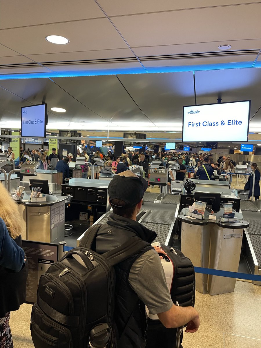 BWRinSEA's tweet image. Summer travel season is here. Give yourself as much time as you feasibly can. Traffic was busy. Departure deck has doors blocked. @AlaskaAir has shuffled their checkin locations and process. Give time. Patience. #iflyalaska #flywithpride