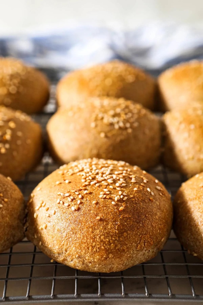 Sourdough hamburger buns are soft and chewy with a slight sourdough kick. These homemade burger buns will be the star of any meal you use them with! 

ift.tt/gB9uhN8 ift.tt/dti5Tpk