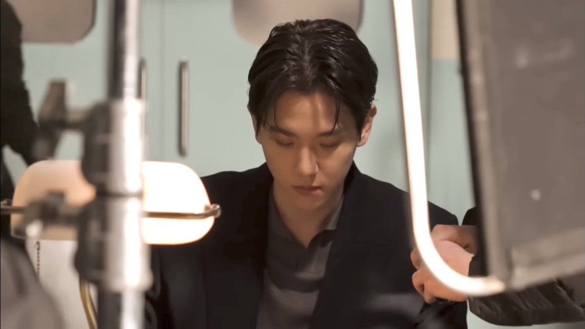baekjvr's tweet photo. i am seeing boss baekhyun 😮‍💨 https://t.co/xzVvG3hxu8