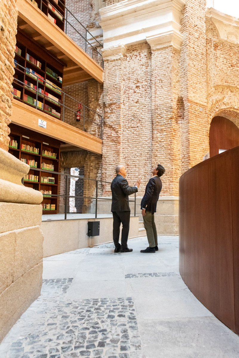 El encuentro 'Un Mundo de Fusión Digital' está siendo una experiencia única en la que podemos reflexionar sobre el impacto de la tecnología en nuestras vidas y en la sociedad en general.

comunicacion.uned.es/news/show/1000…

#OHT2023 #UNED50 #SomosUNED #Somos2030