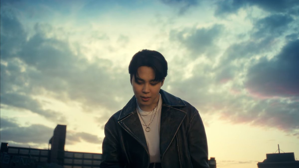 bananaskook's tweet photo. jimin really is our little angel https://t.co/MgIO7Q8unq