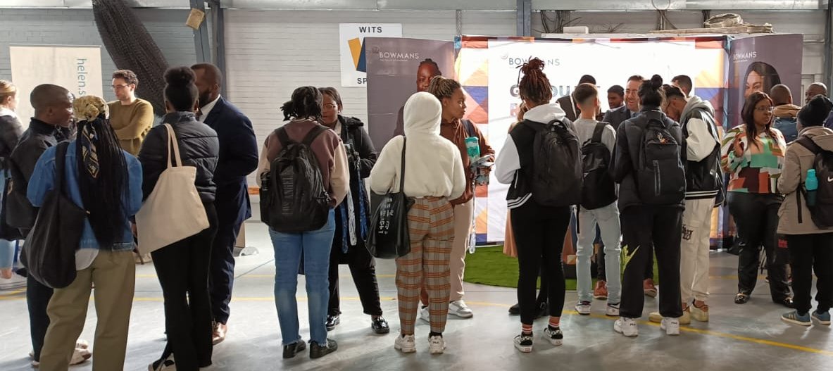 Bowmans_Grads's tweet photo. Yesterday, our #graduaterecruitment and #graduatedevelopment team, paid a visit to @WitsUniversity. Thank you to the all of the #lawstudents who came to chat with us about the #gradrecruitment opportunities we have on offer in 🇿🇦 https://t.co/8AtBTsQFOA