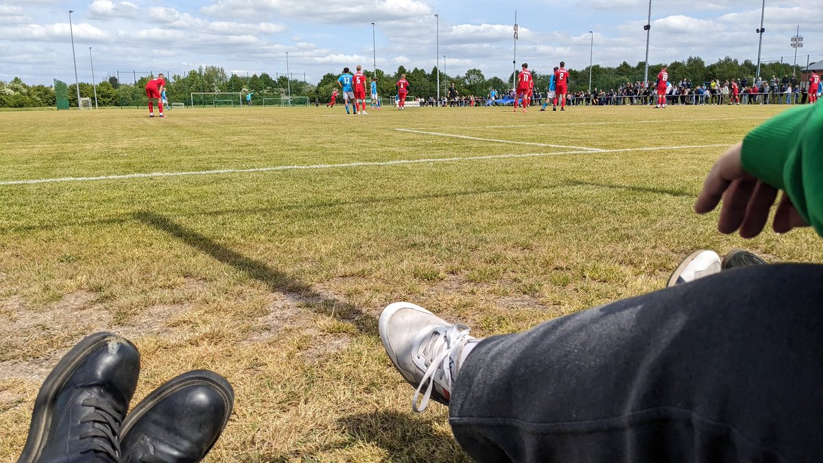 JaneGepunkt's tweet image. Mal nicht den Arsch in Eilenburg abgefroren. Stattdessen im Sonnenschein einen souveränen Sieg der himmelblauen U17 gesehen.
Kurz vor den heimischen 4 Wänden noch einen Halt bei Frollein Sommer wo es heute Nougat-Softeis gab. Ihr wisst ja #besterMann ❤️