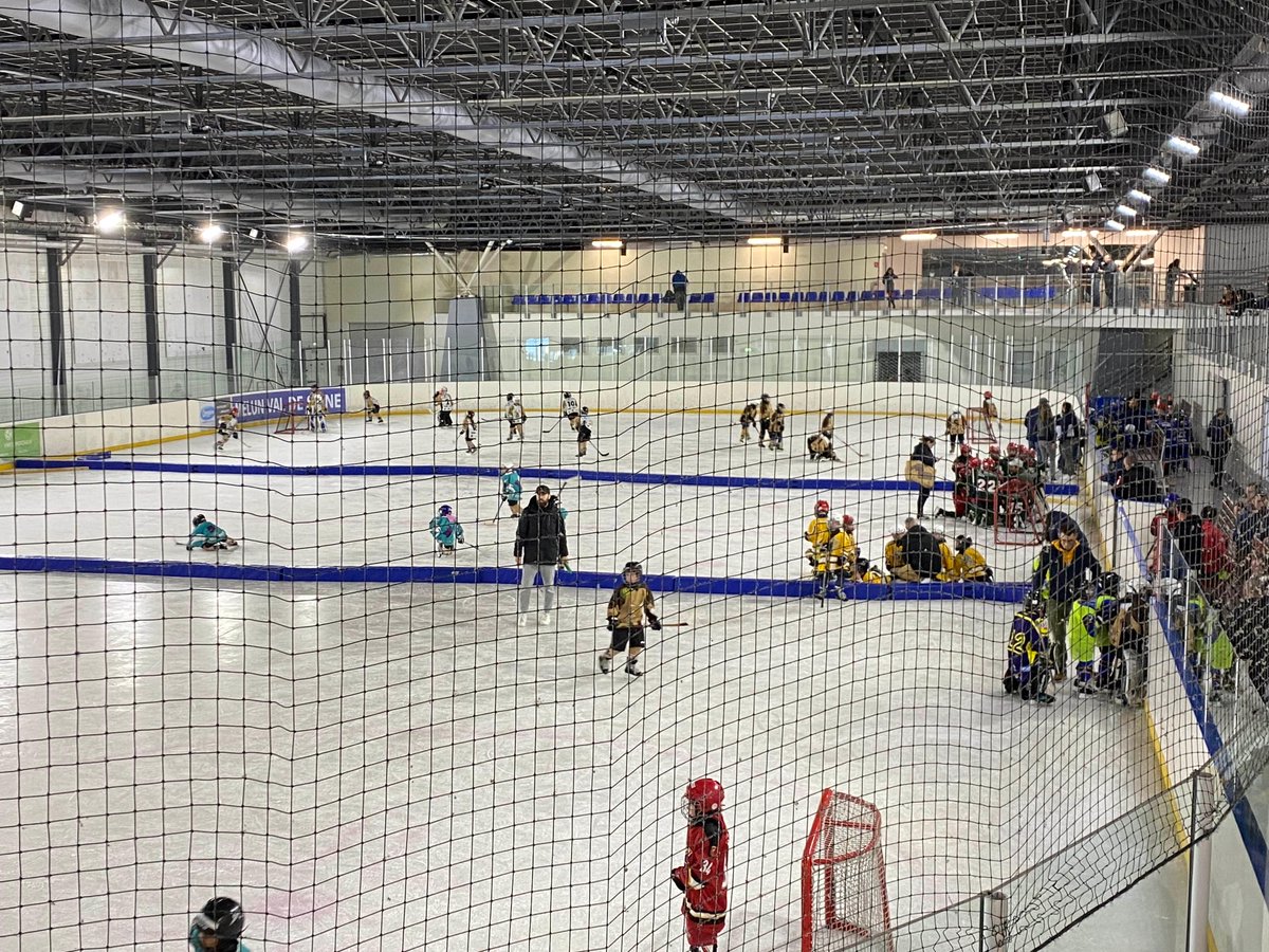 caribous77's tweet photo. Ça continue de plus belle cet après-midi à la patinoire de Dammarie-lès-Lys devant un public nombreux ! 

#letsgocabs https://t.co/qkQiMLBhIH