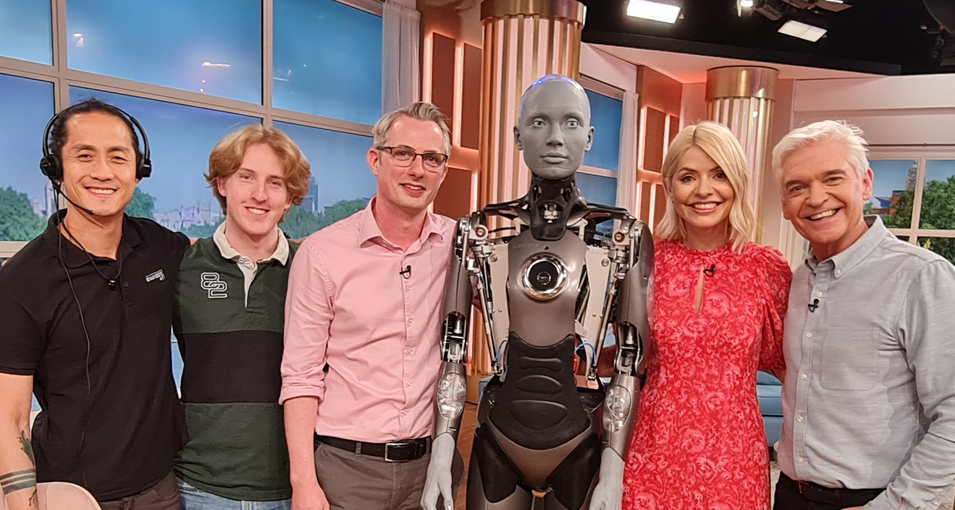 AmecaTheRobot's tweet image. After show photo with Phillip and Holy on #ThisMorning earlier today #AmecaTheRobot #humanoidrobot