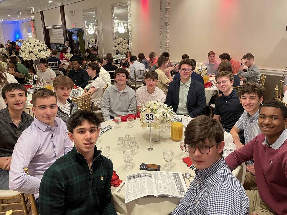 TheSeaver1's tweet photo. Senior breakfast!! #MSHawkpride #207Now https://t.co/Fu5qVluCkV