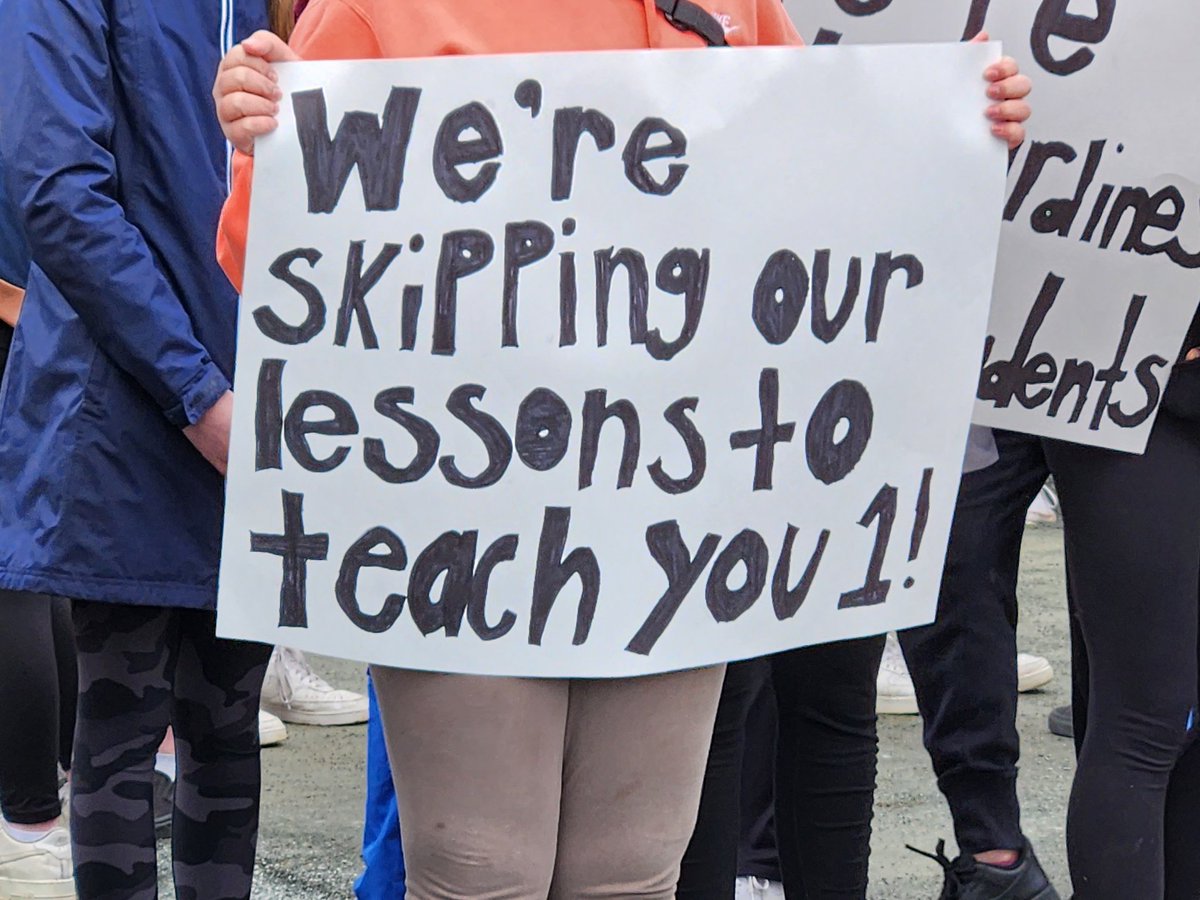RDugganVOCM's tweet photo. Students and parents at Frank Roberts Junior High are protesting the conditions inside their school this morning. @VOCMNEWS https://t.co/Xba4Eo47U8