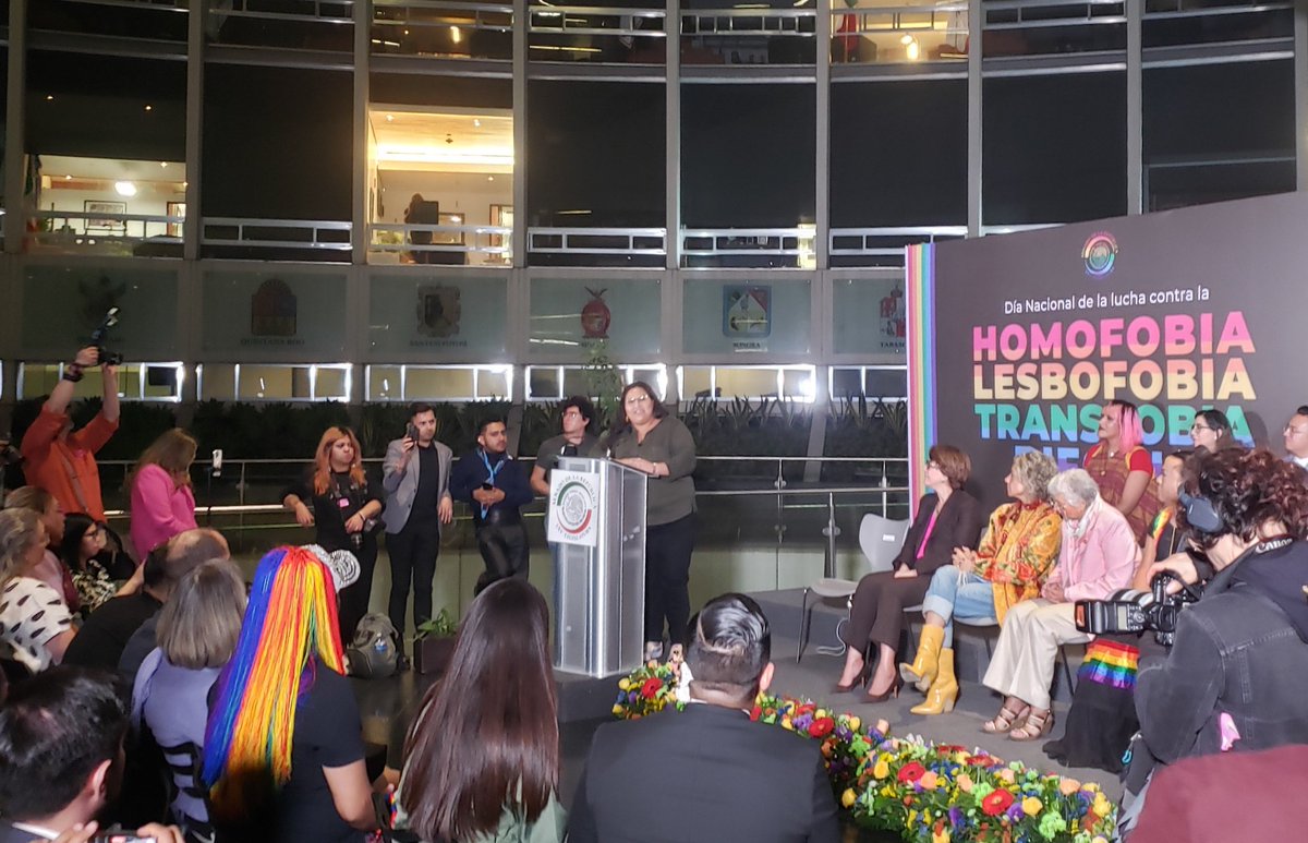 ¡Qué emoción ver el Senado iluminado con los colores de la diversidad ayer! #NadaQueCurar #IDAHOBIT2023