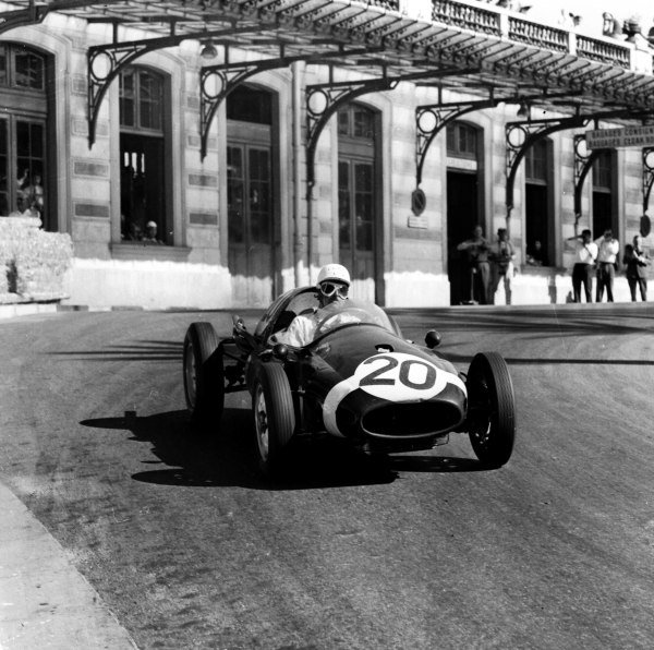 botequimgp's tweet photo. Há 65 anos Maurice Trintgant (Cooper) venceu o GP MÔNACO 1958. Luigi Muso (Ferrari) foi o 2º e Petter Collins (Ferrari) o 3º.
#Fórmula1 #GPdeMônaco #Mônaco1958 #F1History #CorridaClássica #LegendsOfF1 #Automobilismo #PilotosFamosos #StirlingMoss #Fangio #CarrosAntigos https://t.co/PLEEGcQmP9