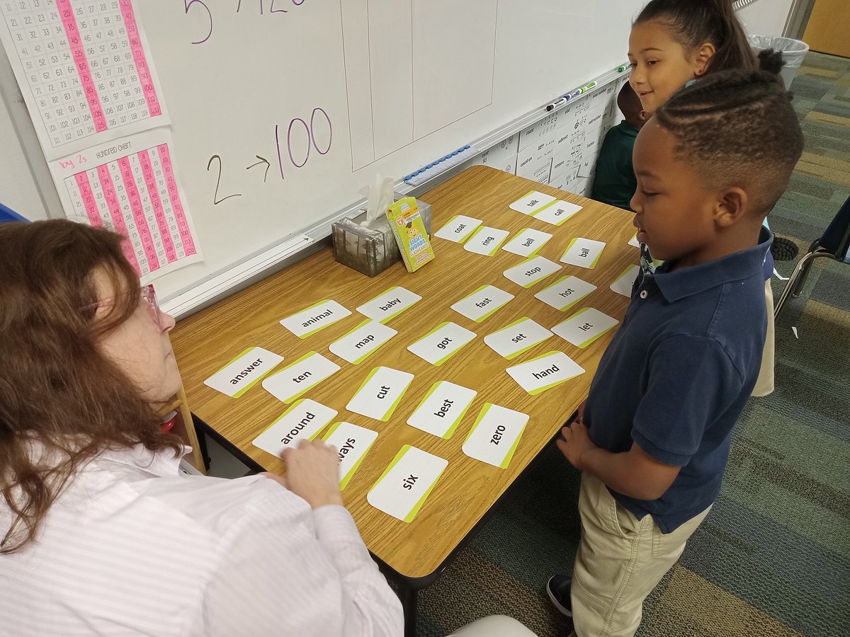 ColbysLeopards's tweet photo. Reviewing our phonics and reading skills to best prepare for 2nd grade! @LaVillitaElem #cfbproud #phonics #Reading #2ndgrade #1stgrade https://t.co/mC5geLLEua