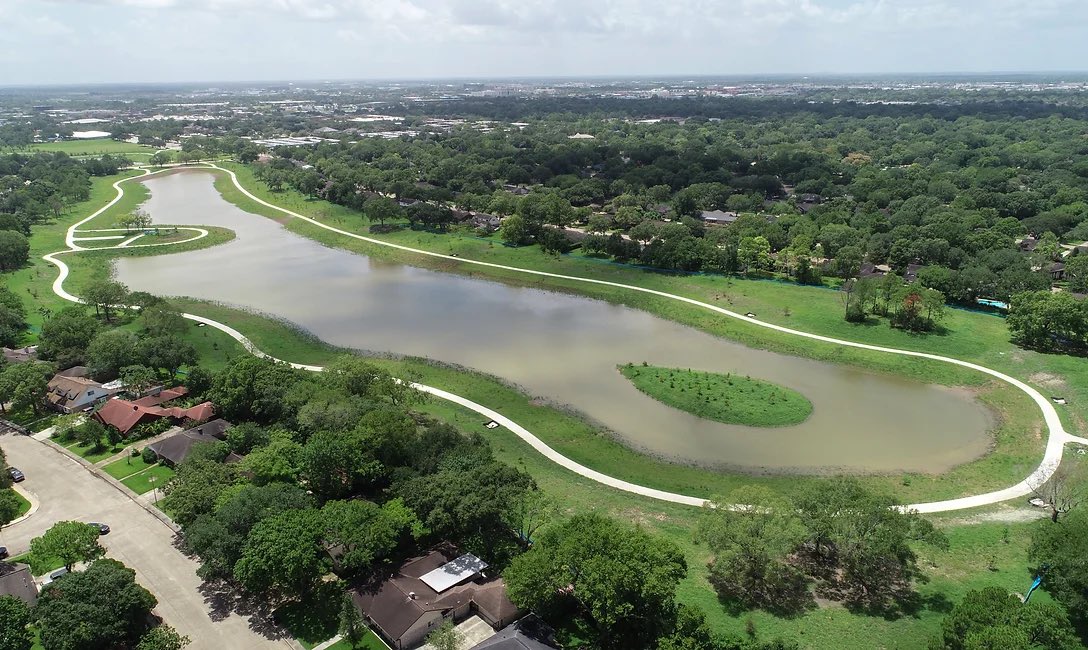 TexanbyNature's tweet photo. 2020 #ConservationWrangler @XplorationGreen, transformed a defunct golf course into an innovative stormwater detention center. This #naturebasedsolution to seasonal flooding in Houston has five detention ponds that can hold 500 million gallons of stormwater! https://t.co/68v0KuZCyi
