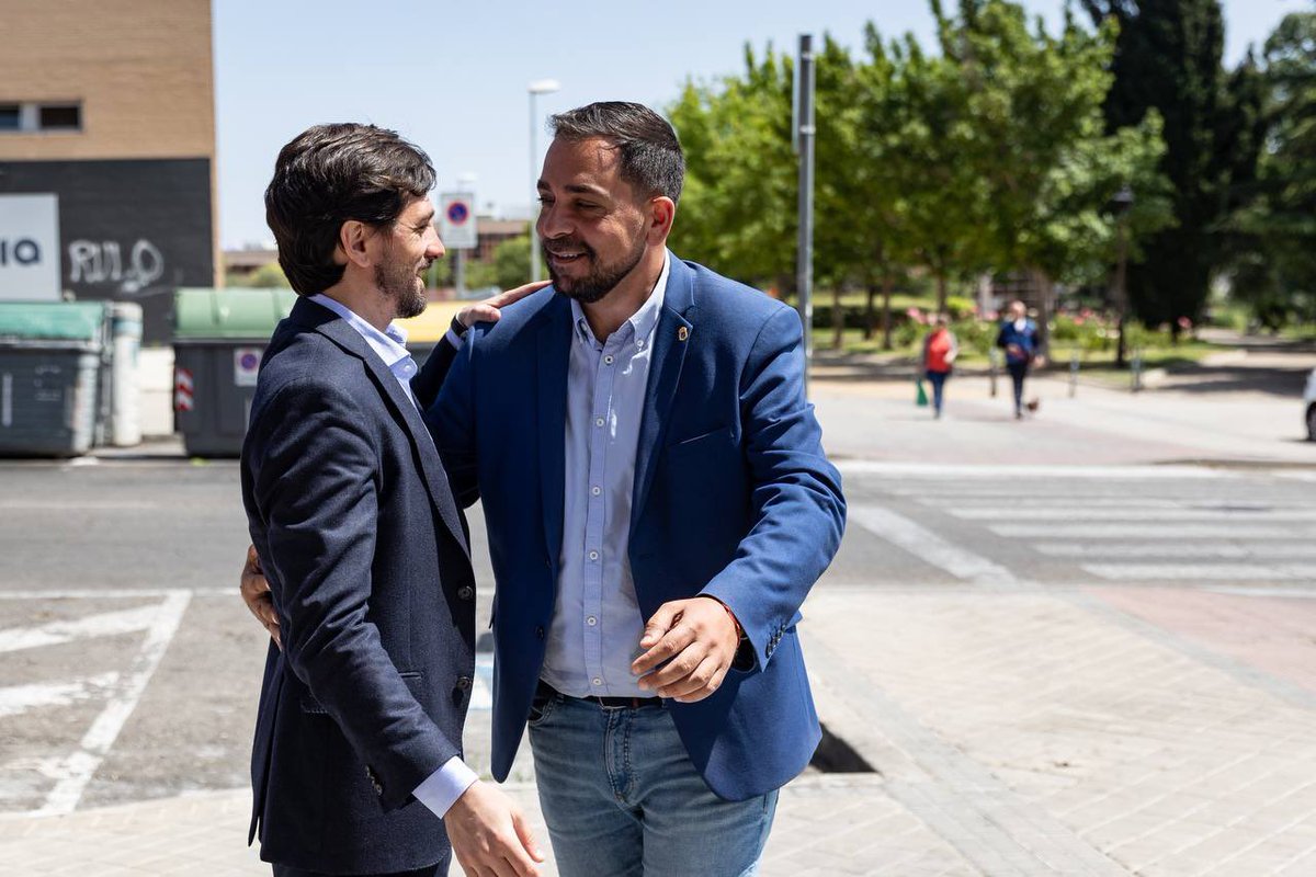 AdrianVL1982's tweet photo. Seguimos en Valdemoro con @SergioParra85 

Sergio es el ejemplo de hacer política en @CiudadanosCs: buena gestión y recuperación de las cuentas, tras años de corrupción del PP y un ayuntamiento en quiebra por el PSOE.

El cambio empezó hace cuatro años y no podemos mirar atrás. https://t.co/IthZ6U0MLC