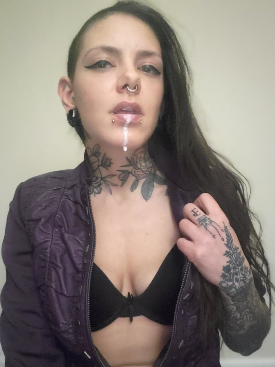 LolaDoomJade's tweet photo. Practice makes perfect, who wants to see this mouth overflow? Free 7 day trial in the link below 💦🖤
https://t.co/j3g5uvm3Be
#cumshot #fullmouth #cumslut #fansly #of #freeuse #bdsm #fetish #bondage #nude #fitness #inkedandfit #throattattoo https://t.co/ta4xJvPUJB