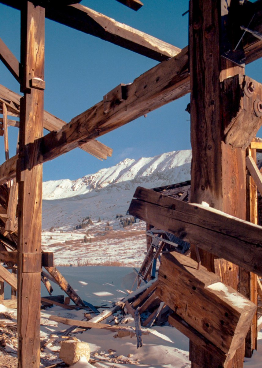 thedancam14's tweet photo. Peering through the wreckage. https://t.co/LDiFXc879G