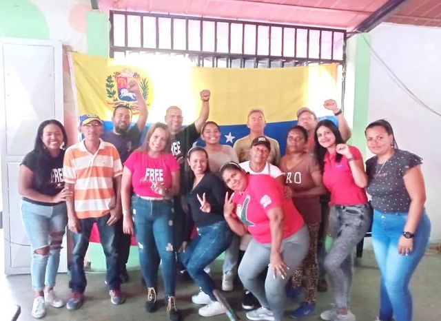 ValenciaConcejo's tweet photo. Recientemente, se llevo a cabo la proyección del documental y conversatorio "Alex Saab diplomático secuestrado".
La actividad se desarrollo en el módulo Canaima ubicado en la Parroquia Miguel Peña de Valencia.
#Documental #ParroquiaMiguelPeña #CMBV https://t.co/ji6M9cxNYw