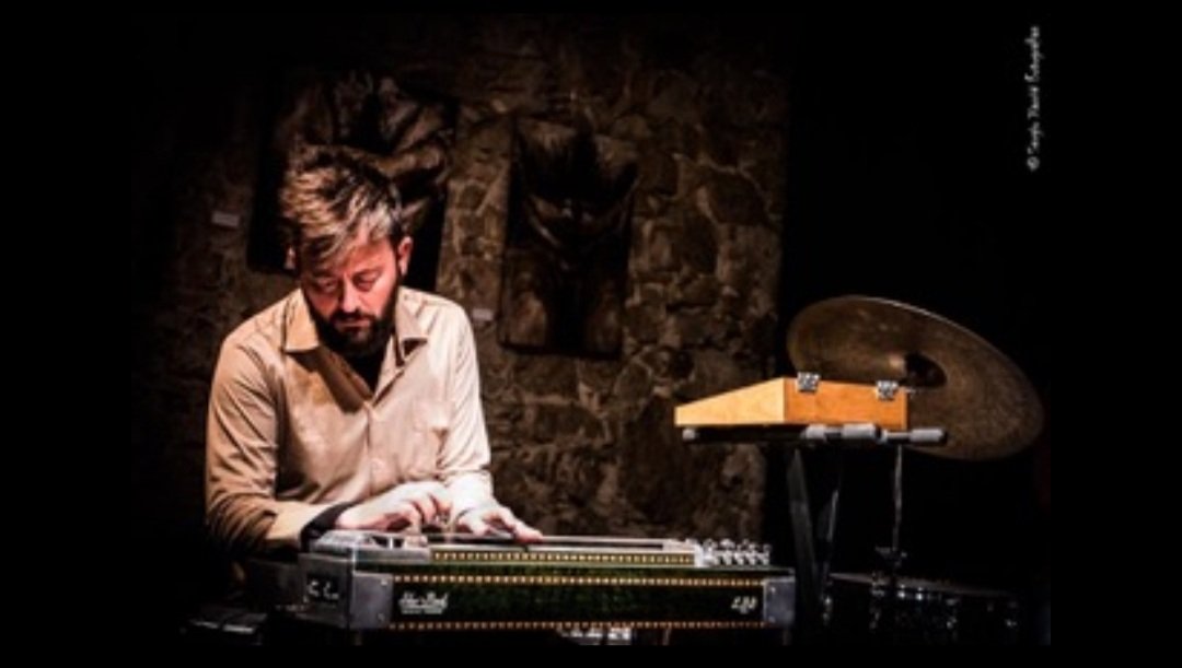 AmicsConcabella's tweet photo. Benvolguts/des,
En Josep Pedrals (rapsode) i en Guillem Callejón (guitarra) oferiran un recital de poesia i música, ds 20 maig, 19 h al Castell de Concabella. Obres d'Espinàs, Pla, Pedrolo, Maragall i Viladot. Aquest acte clourà la temporada. No us el perdeu! https://t.co/COjZXlvZDN
