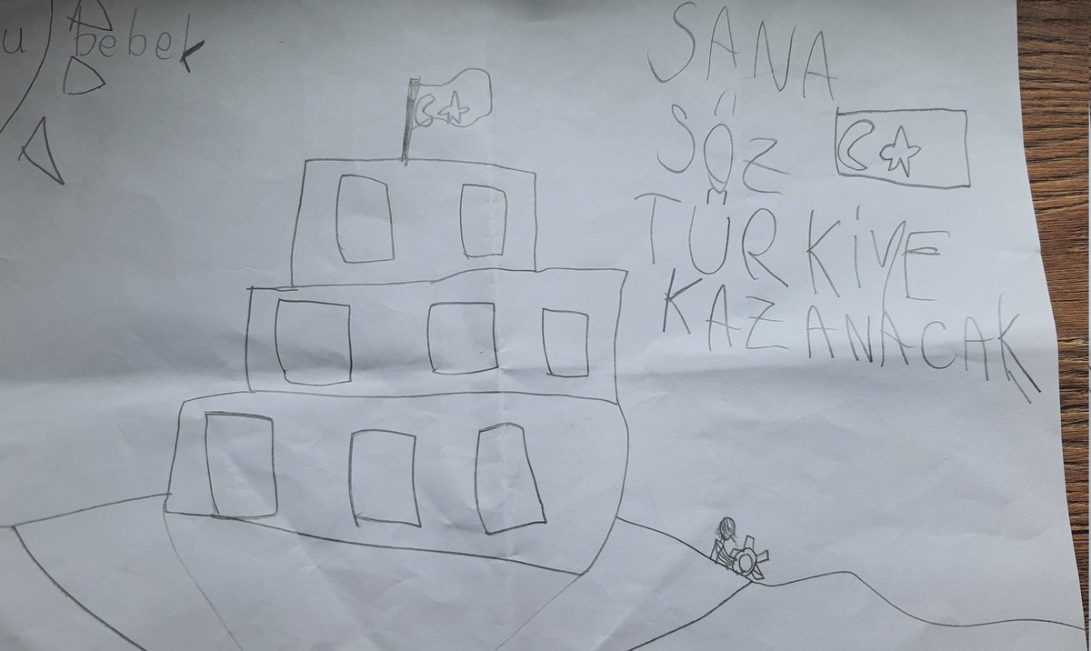 MrsBalca's tweet photo. Kızım (7) okulda manifesti basmış. İlk resimde eli kalpli @kilicdarogluk na dikkat djsjsjs 🫶 https://t.co/6EVD9OQr8L