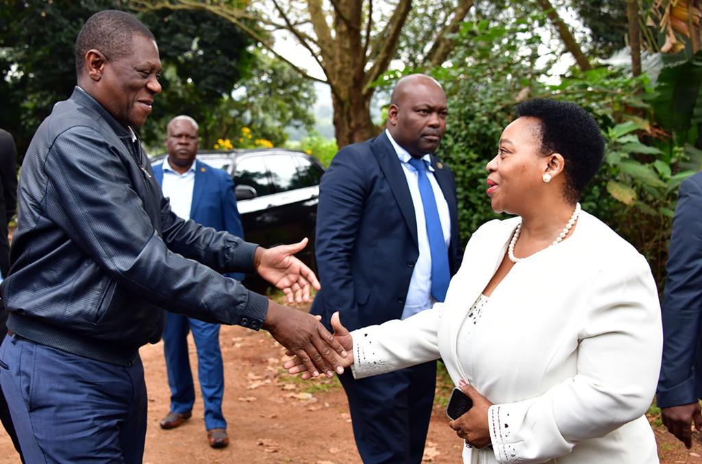 Deputy President <a href="/PMashatile/">Paul Mashatile🇿🇦</a> on arrival at the Shongweni Catalytic Project development based in the eThekwini Metropolitan Municipality, KwaZulu-Natal Province, as part of the District Development Model and Human Resource Development Council.