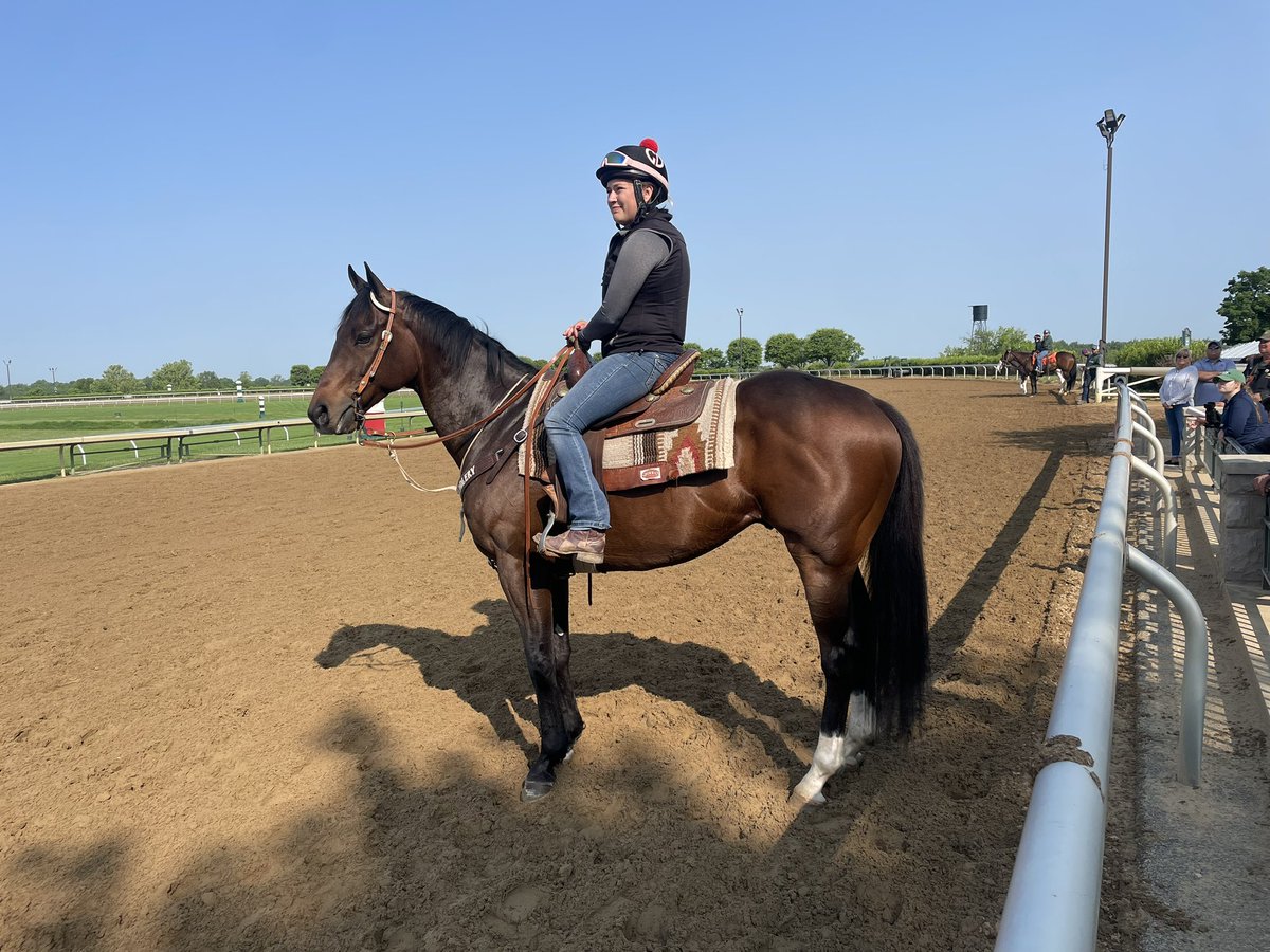 RealDeUavx's tweet photo. “I can get on Bully, you have clients” @Abd_xoxo is not supposed to be on a horse for another month but i know not to get in the way of a crazy horse girl #briefcasebully https://t.co/3uZ0ecRU9o