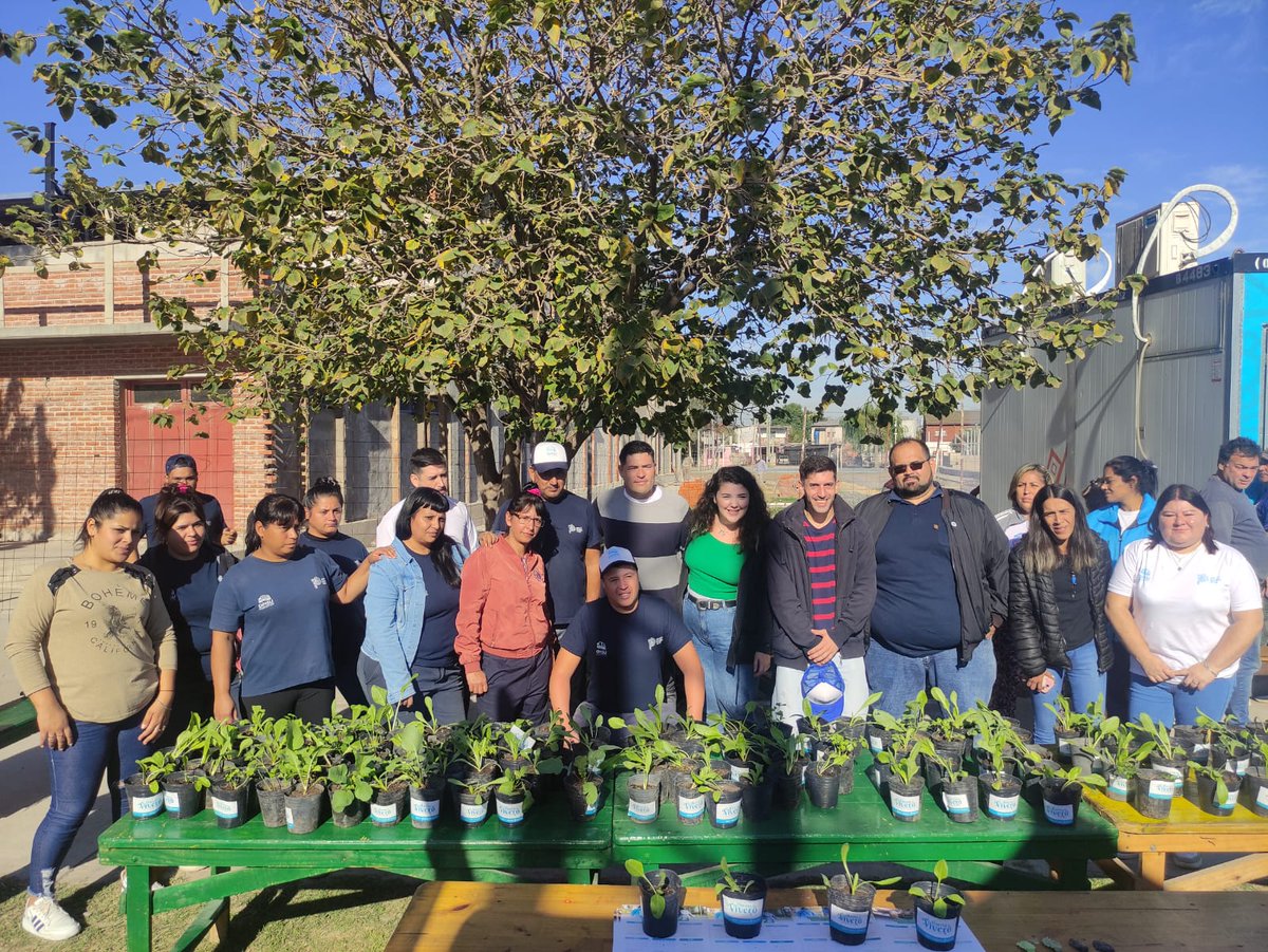 ebmalve's tweet photo. Presentamos junto a #opisu y #ambiente #lamatanza a la cooperativa de Trabajo "La Matanza Recicla Limitada" que estara generando 30 puestos de trabajo en los barrios populares 17 de Marzo/ 17 Bis San Petersburgo y Puerta de Hierro. https://t.co/NCovPXk0Vz