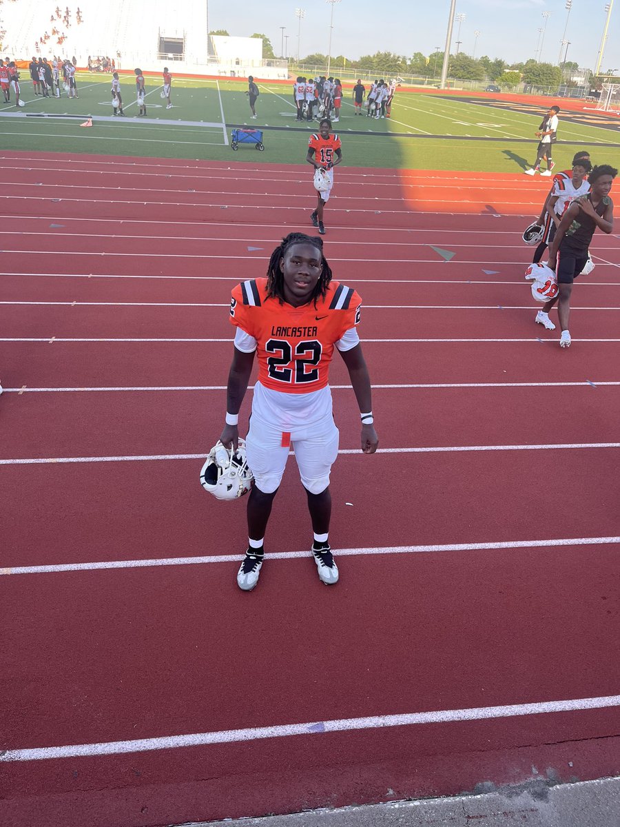 Davetta19's tweet photo. My son represented his uncle in the spring game long live alowe #forever22 long live alowe https://t.co/dc9otO6uDZ