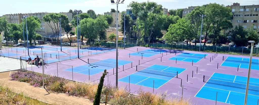 proelium_eu's tweet photo. 14 pistas de  #pickleball  en el #polideportivogallur @Ayto_de_Madrid  con maxima calidad productos @ComposanIT . Espectacular centro para disfrutar de este joven #deporte 🥎🎾🥎 https://t.co/GAZAOPeO5Y