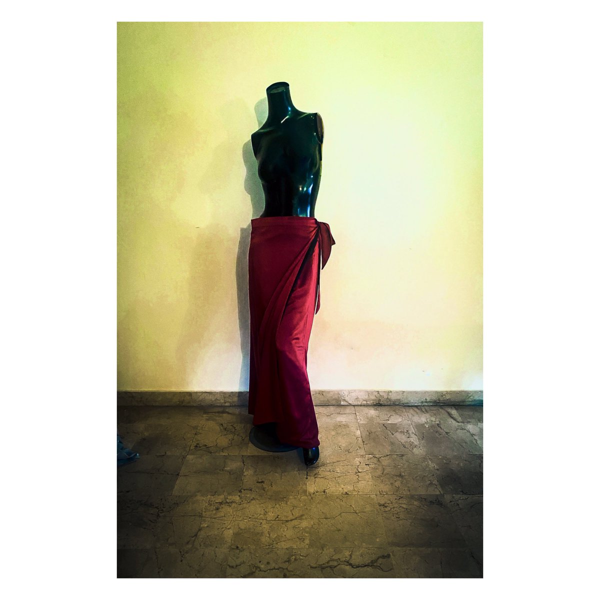 NadyaMistry's tweet image. That’s a wrap!

Nadya Mistry offers you effortless elegance in this  burgundy, satin silk flounce-sleeved long shirt paired with a reversible noir-lined wrap skirt, perfect for an intimate and relaxed soirée.
#fashionblogger #styleblogger #stylediary #fashiondesigner #malaysia