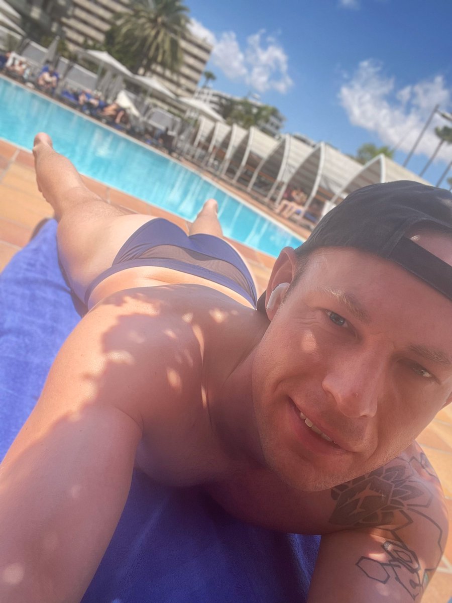timmy_uk's tweet photo. Thirstday in the sun ☀️ #speedos #axelbeach https://t.co/SeN9v5wZL1